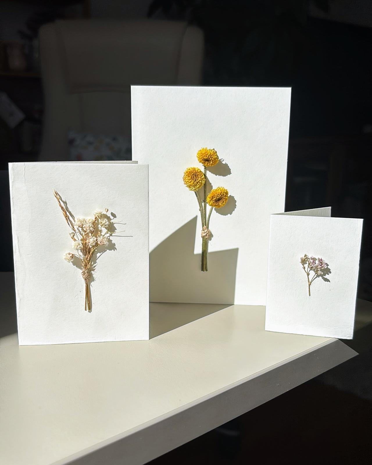 felicitari handmade cu flori naturale presate Flori din Noi