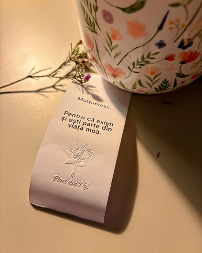 Cartonaș cu mesaj de recunoștință și detalii florale